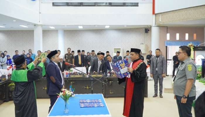 Pengambilan Sumpah/Janji Wakil Ketua DPRD Kabupaten Tojo Una-Una