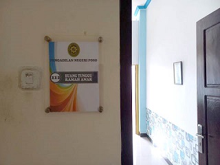 pintu ruang tunggu anak